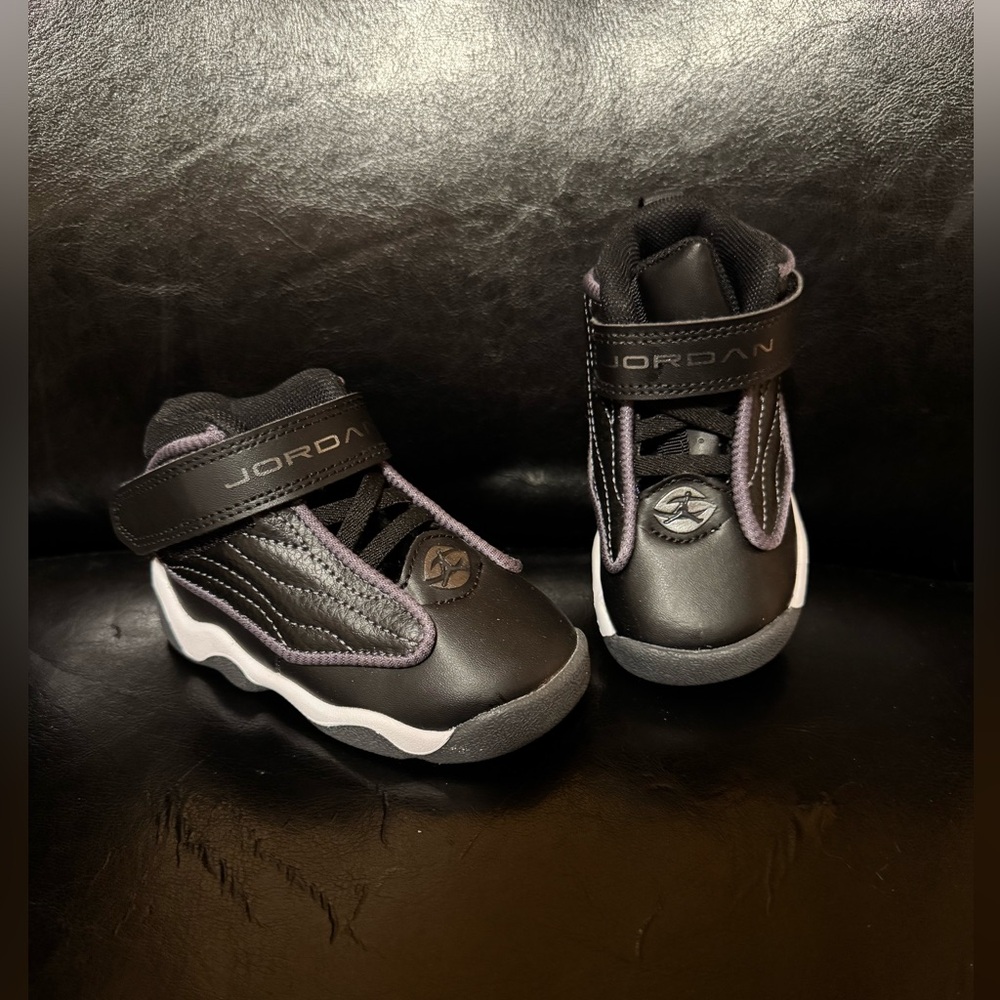 Jordan Pro Strong toddler sneakers in the 'Black/White'Sz 5